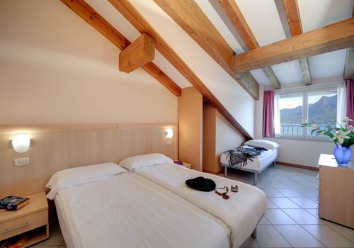 Bilocale mansardato con vista lago